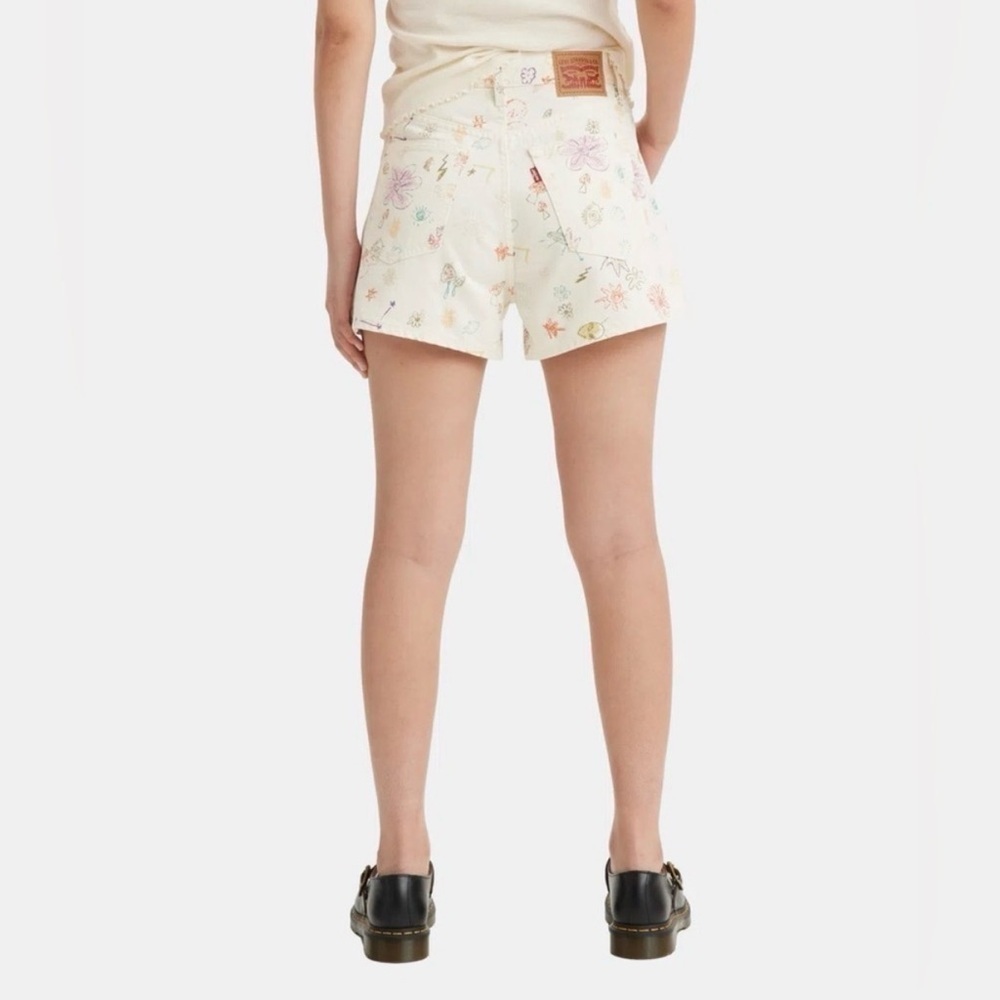 Levi’s High Waisted Space Doodle Mom Shorts - Picture 3 of 10